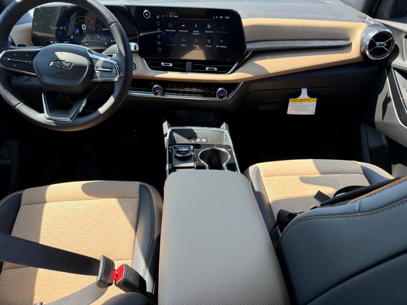 Chevrolet Equinox Vehicle Full-screen Gallery Image 6