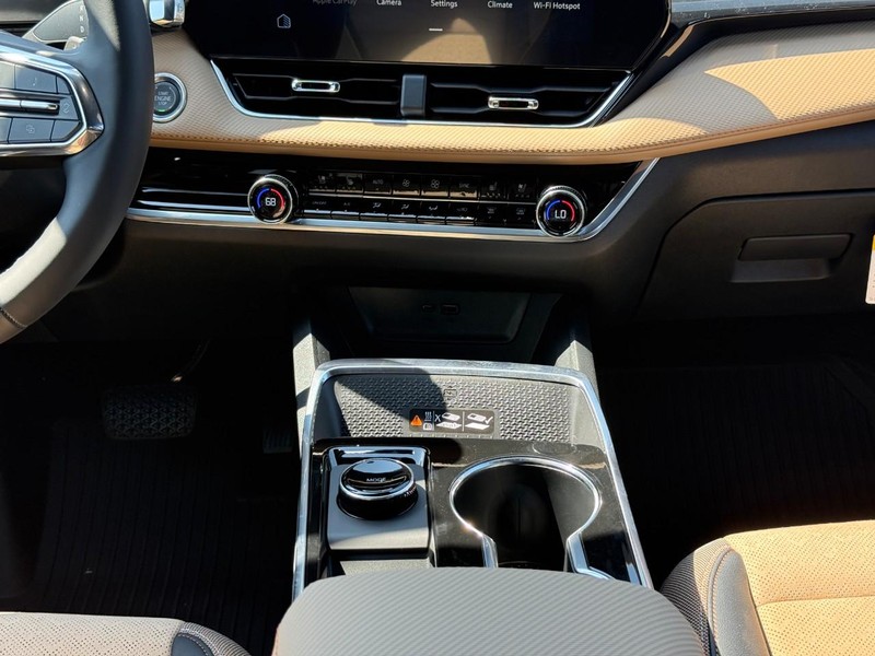 Chevrolet Equinox Vehicle Full-screen Gallery Image 9