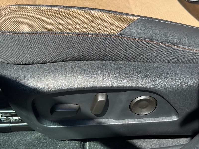 Chevrolet Equinox Vehicle Full-screen Gallery Image 13