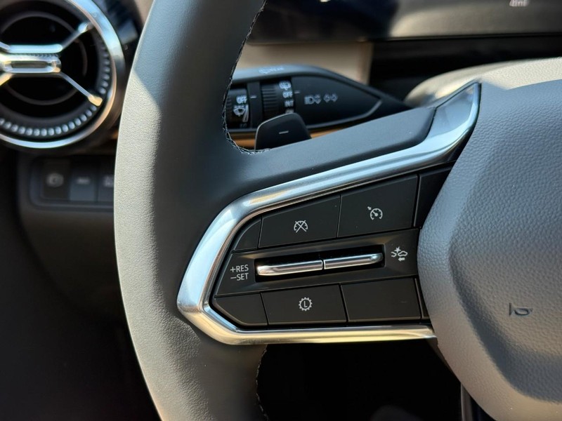 Chevrolet Equinox Vehicle Full-screen Gallery Image 14