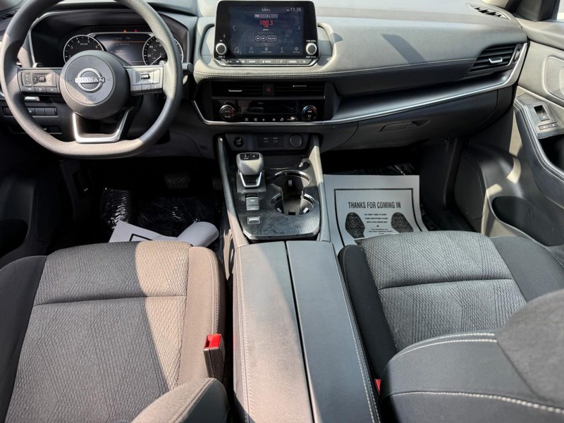 Nissan Rogue Vehicle Full-screen Gallery Image 12
