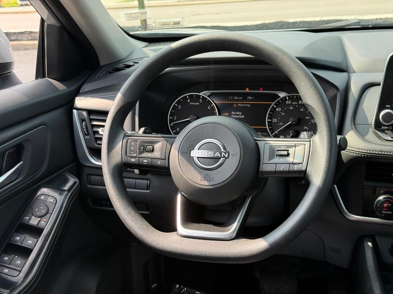 Nissan Rogue Vehicle Full-screen Gallery Image 13