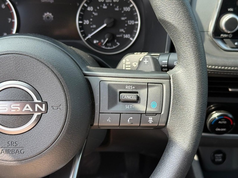 Nissan Rogue Vehicle Full-screen Gallery Image 20