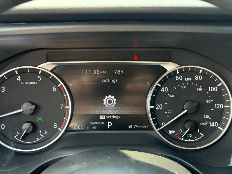 Nissan Rogue Vehicle Full-screen Gallery Image 21