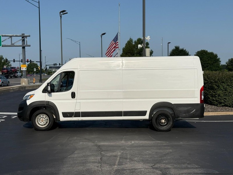 Ram ProMaster Cargo Van Vehicle Full-screen Gallery Image 2