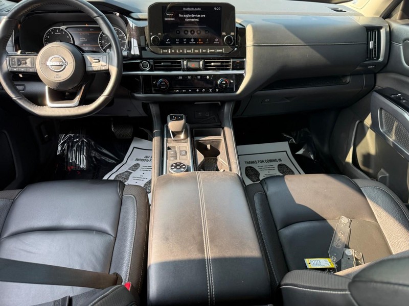 Nissan Pathfinder Vehicle Full-screen Gallery Image 13