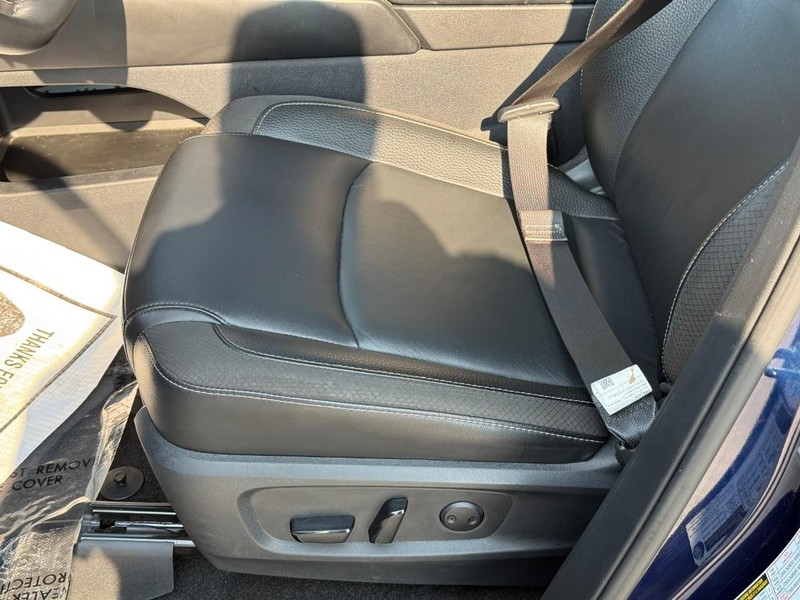 Nissan Pathfinder Vehicle Full-screen Gallery Image 19