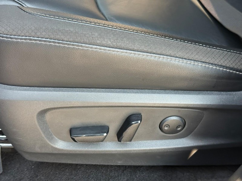 Nissan Pathfinder Vehicle Full-screen Gallery Image 20