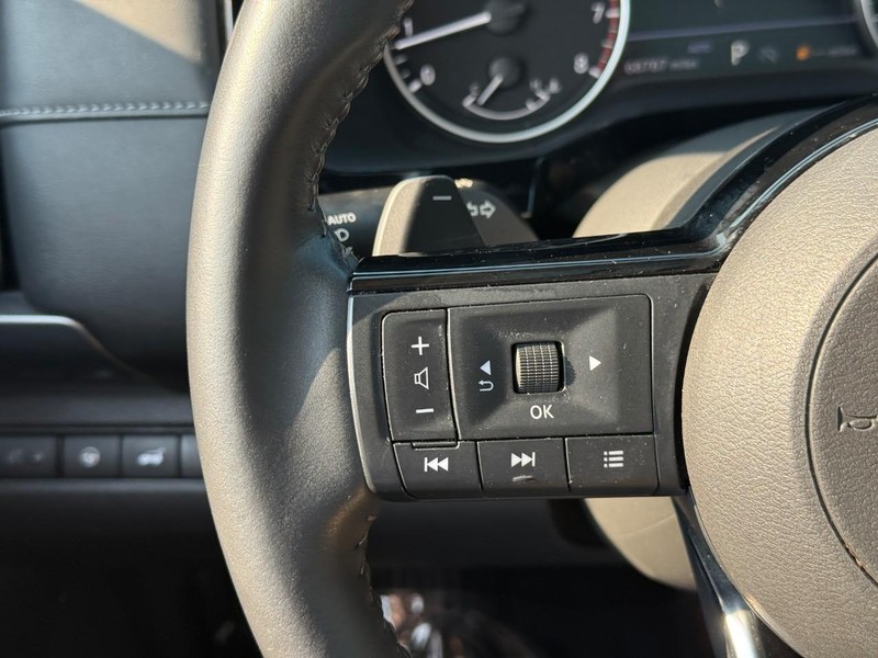Nissan Pathfinder Vehicle Full-screen Gallery Image 21