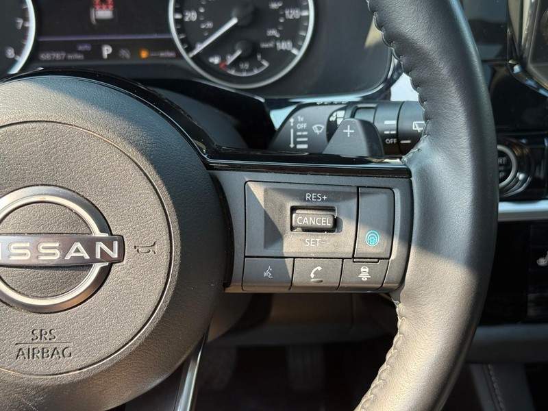 Nissan Pathfinder Vehicle Full-screen Gallery Image 22