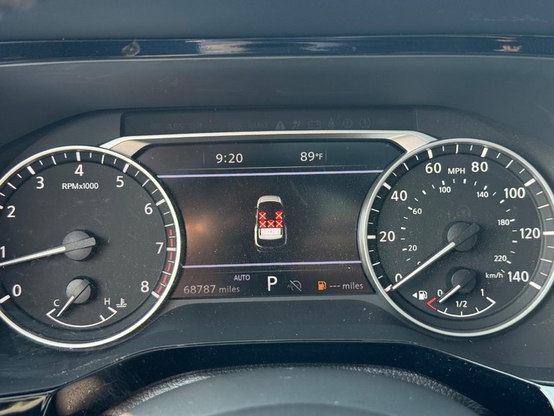 Nissan Pathfinder Vehicle Full-screen Gallery Image 23