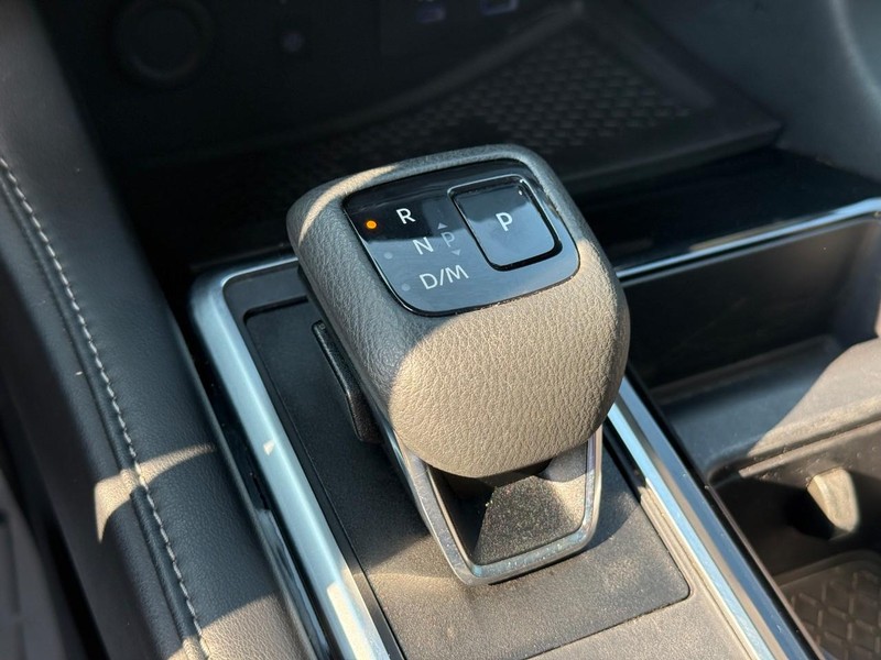 Nissan Pathfinder Vehicle Full-screen Gallery Image 24