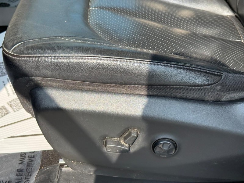 Chrysler Pacifica Vehicle Full-screen Gallery Image 19