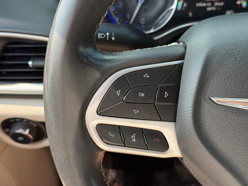 Chrysler Pacifica Vehicle Full-screen Gallery Image 20