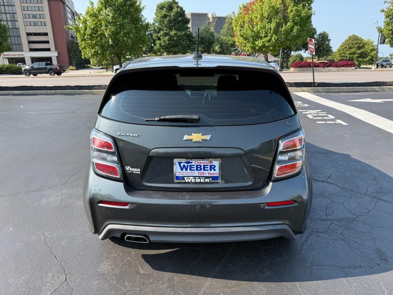 Chevrolet Sonic Vehicle Full-screen Gallery Image 6