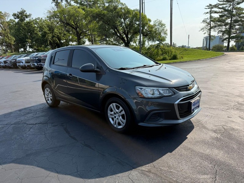 Chevrolet Sonic Vehicle Full-screen Gallery Image 8