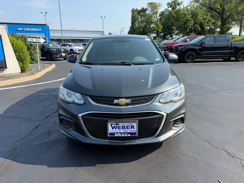 Chevrolet Sonic Vehicle Full-screen Gallery Image 9