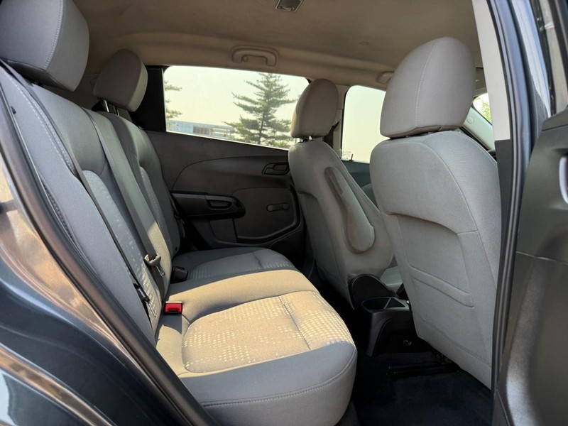 Chevrolet Sonic Vehicle Full-screen Gallery Image 10