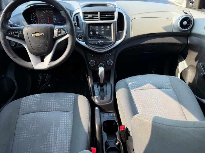 Chevrolet Sonic Vehicle Full-screen Gallery Image 11