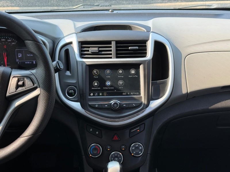 Chevrolet Sonic Vehicle Full-screen Gallery Image 13