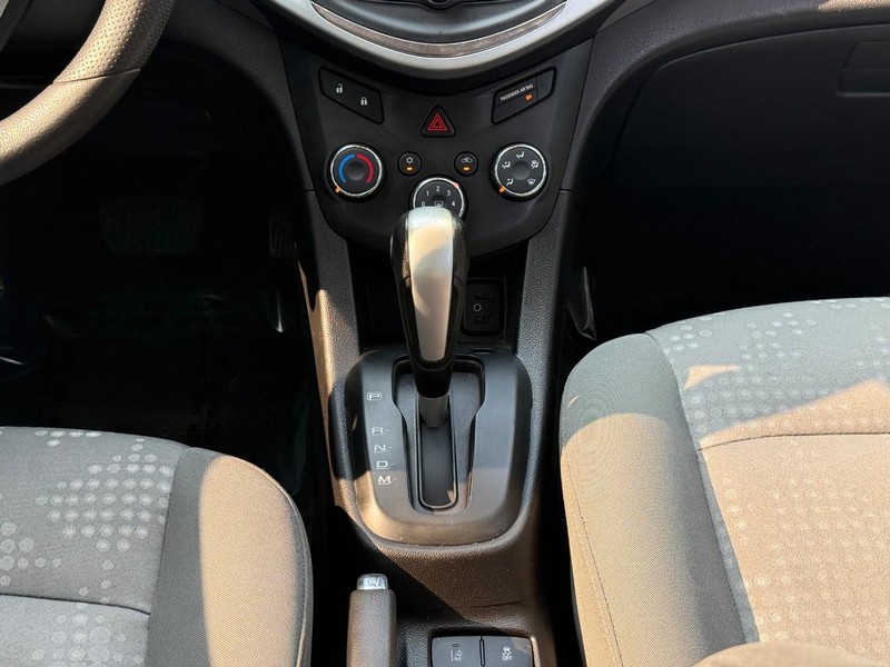 Chevrolet Sonic Vehicle Full-screen Gallery Image 15