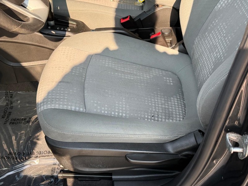 Chevrolet Sonic Vehicle Full-screen Gallery Image 17