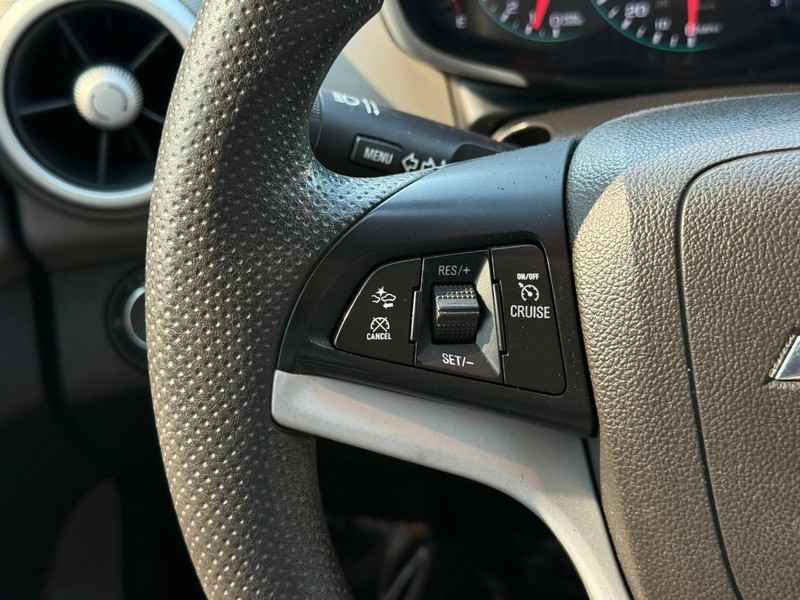 Chevrolet Sonic Vehicle Full-screen Gallery Image 19