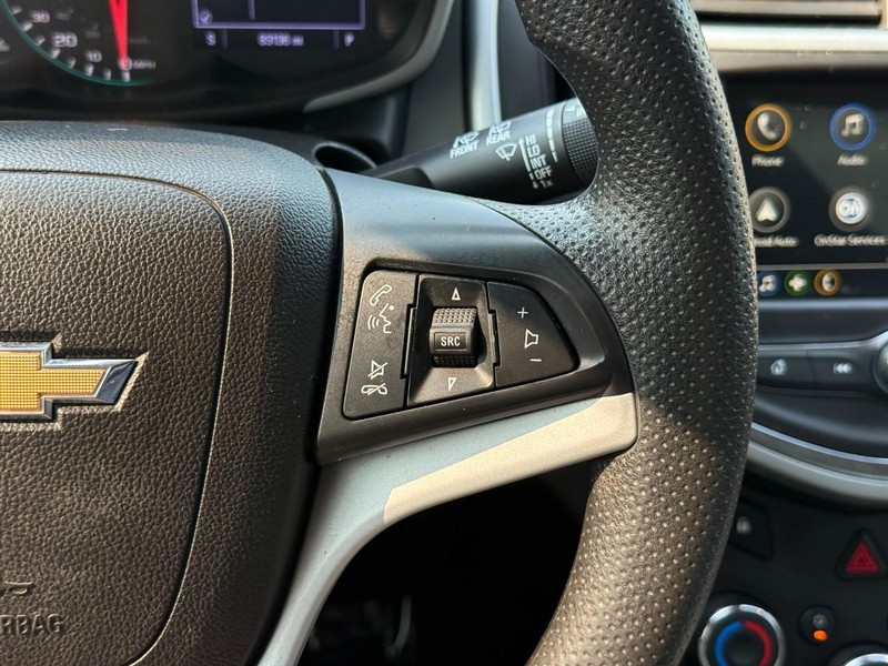 Chevrolet Sonic Vehicle Full-screen Gallery Image 20