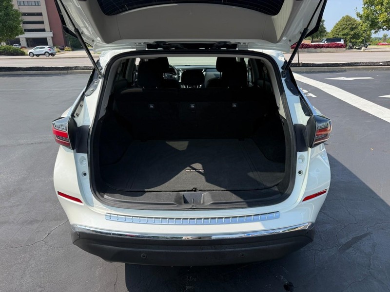 Nissan Murano Vehicle Full-screen Gallery Image 6