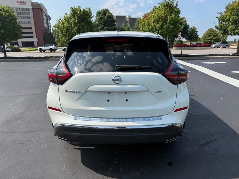 Nissan Murano Vehicle Full-screen Gallery Image 7