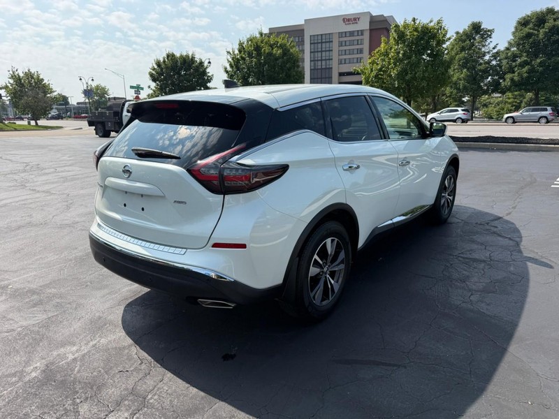 Nissan Murano Vehicle Full-screen Gallery Image 8