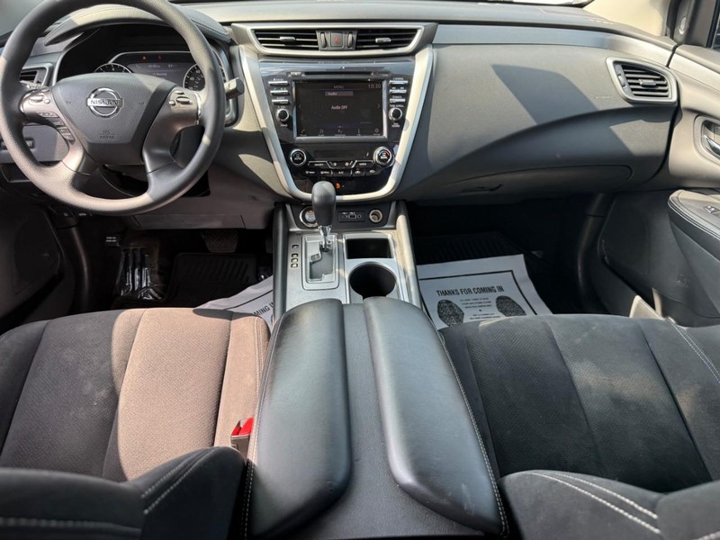 Nissan Murano Vehicle Full-screen Gallery Image 12