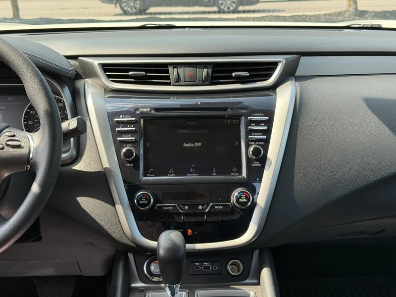 Nissan Murano Vehicle Full-screen Gallery Image 14