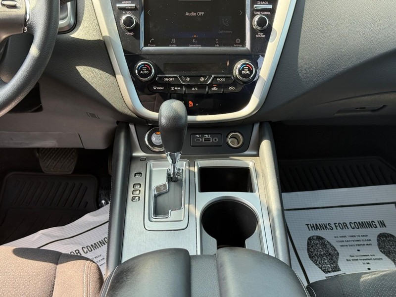 Nissan Murano Vehicle Full-screen Gallery Image 15