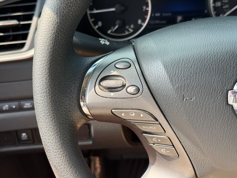 Nissan Murano Vehicle Full-screen Gallery Image 19