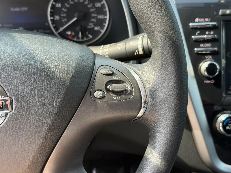 Nissan Murano Vehicle Full-screen Gallery Image 20