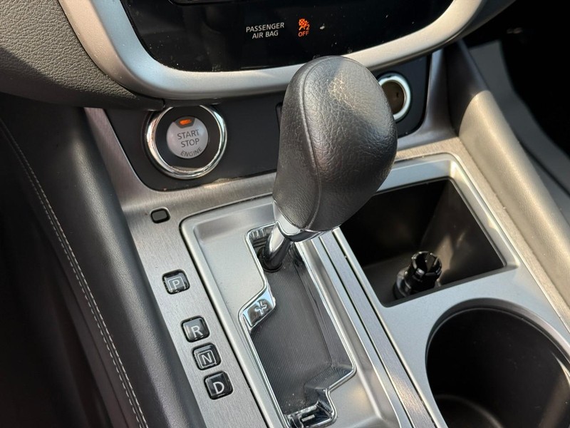 Nissan Murano Vehicle Full-screen Gallery Image 22