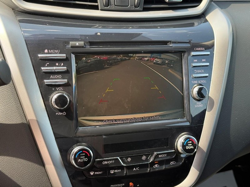 Nissan Murano Vehicle Full-screen Gallery Image 23