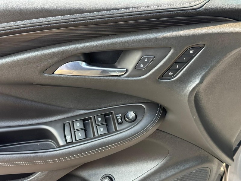 Buick Envision Vehicle Full-screen Gallery Image 16