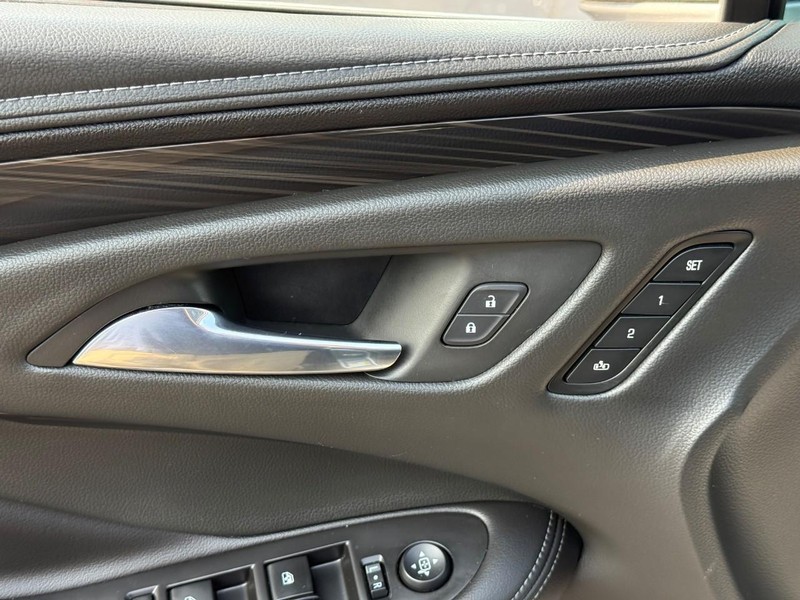 Buick Envision Vehicle Full-screen Gallery Image 17