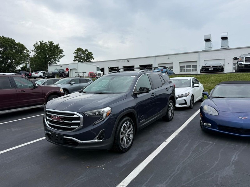 GMC Terrain Vehicle Full-screen Gallery Image 2