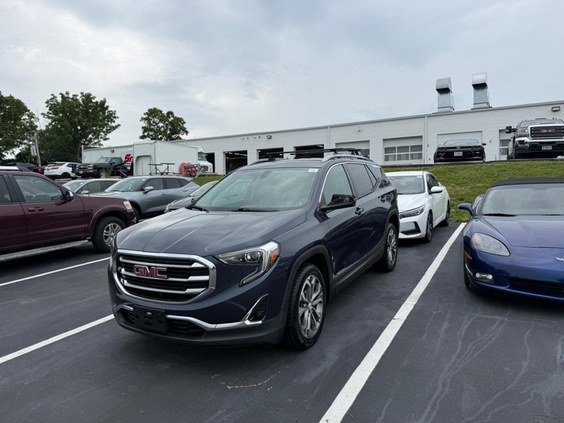 GMC Terrain Vehicle Full-screen Gallery Image 3