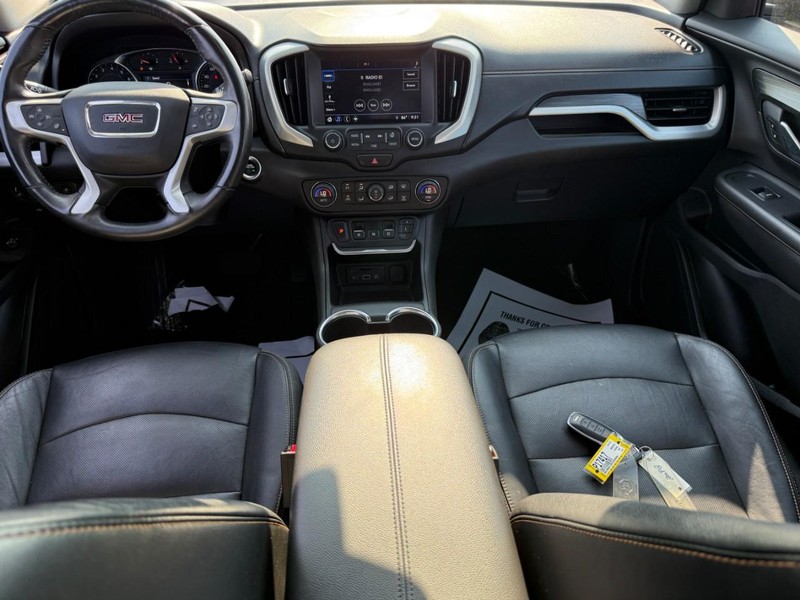 GMC Terrain Vehicle Full-screen Gallery Image 11