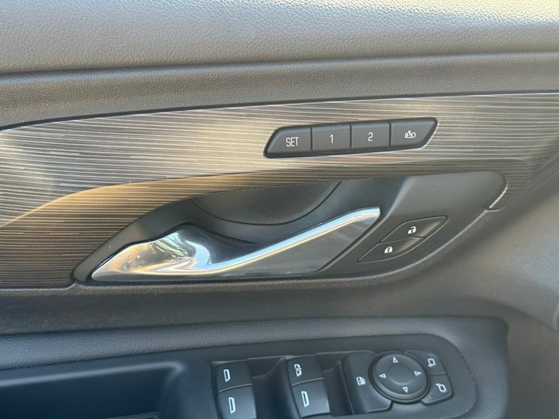 GMC Terrain Vehicle Full-screen Gallery Image 16