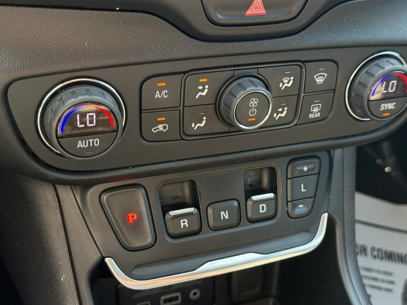 GMC Terrain Vehicle Full-screen Gallery Image 22