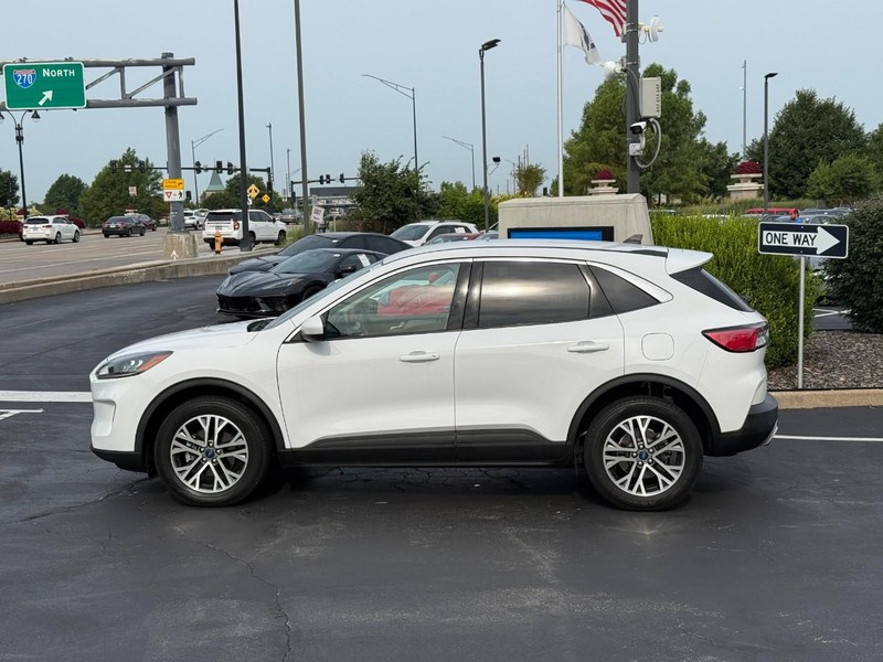Ford Escape Vehicle Full-screen Gallery Image 2