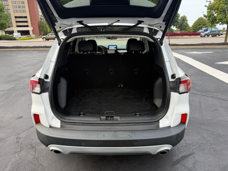 Ford Escape Vehicle Full-screen Gallery Image 6