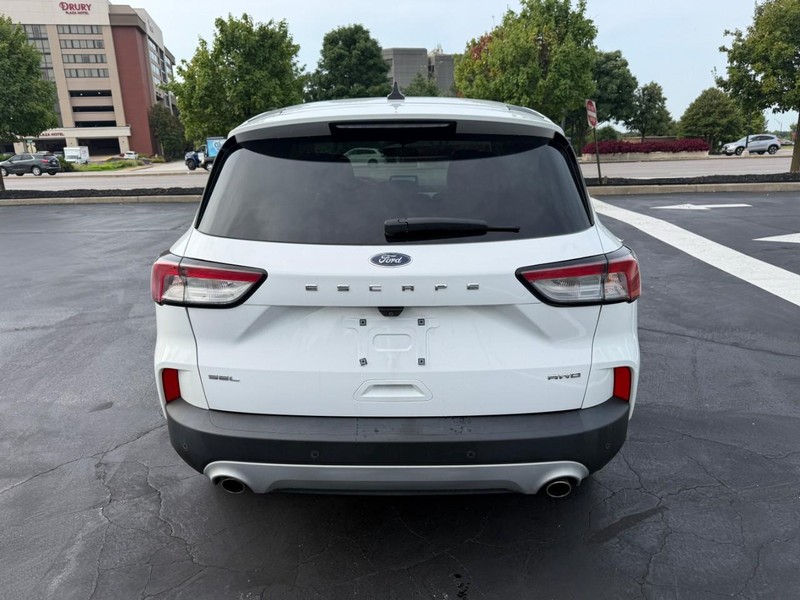 Ford Escape Vehicle Full-screen Gallery Image 7