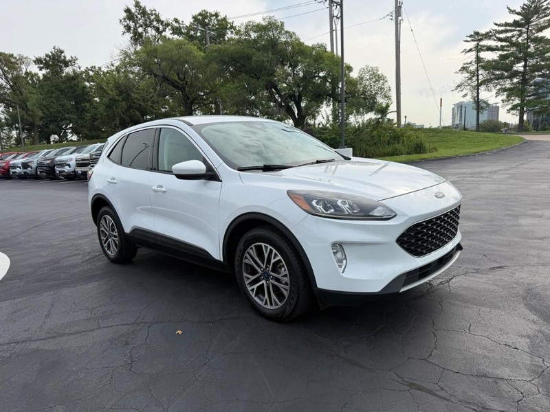 Ford Escape Vehicle Full-screen Gallery Image 9