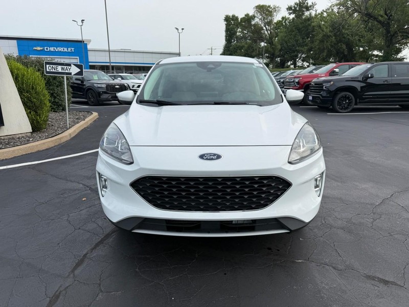 Ford Escape Vehicle Full-screen Gallery Image 10